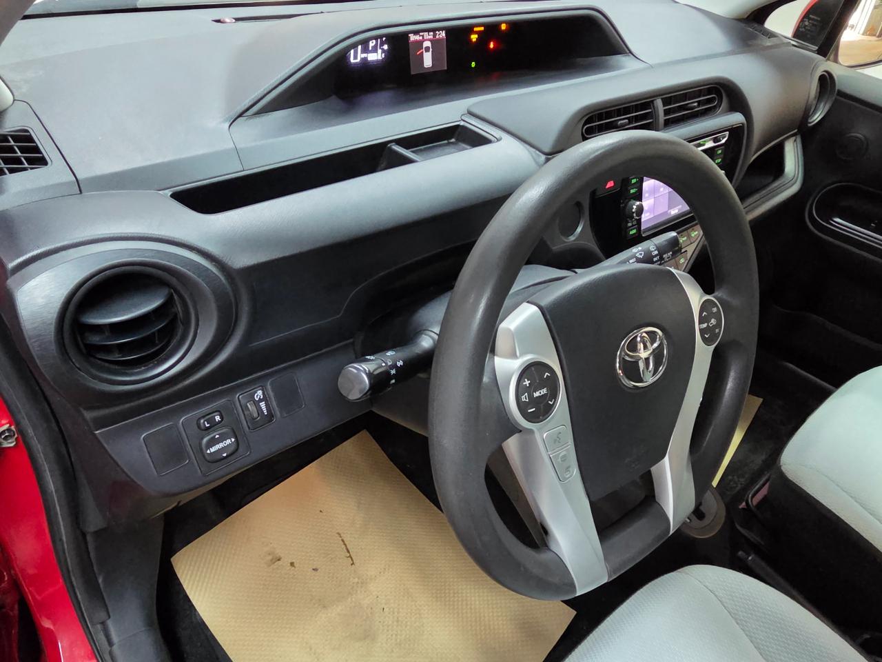 Toyota Prius c Four 2015