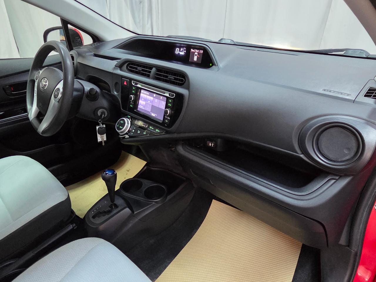 Toyota Prius c Four 2015