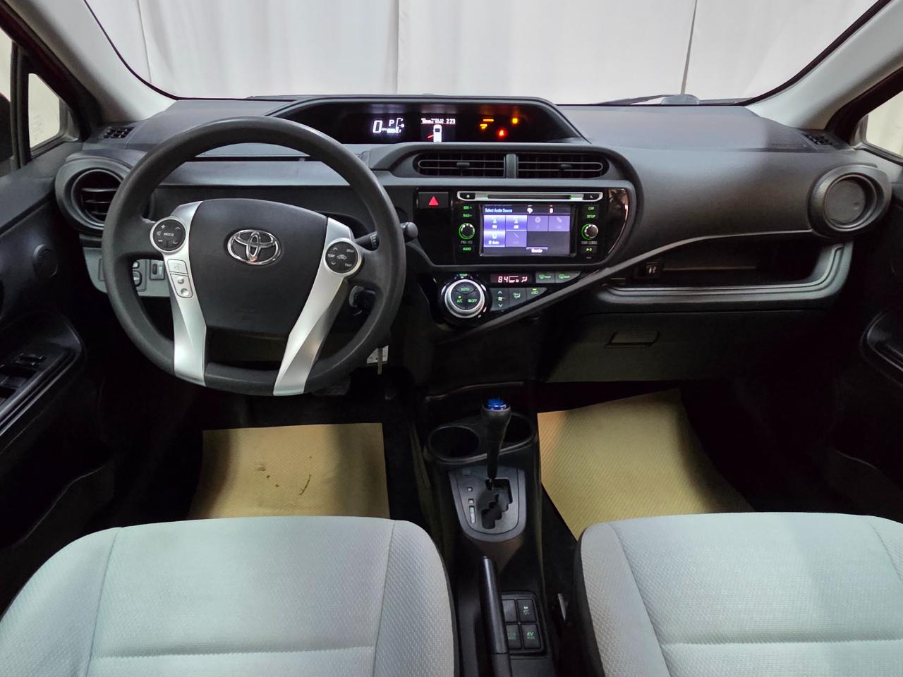 Toyota Prius c Four 2015