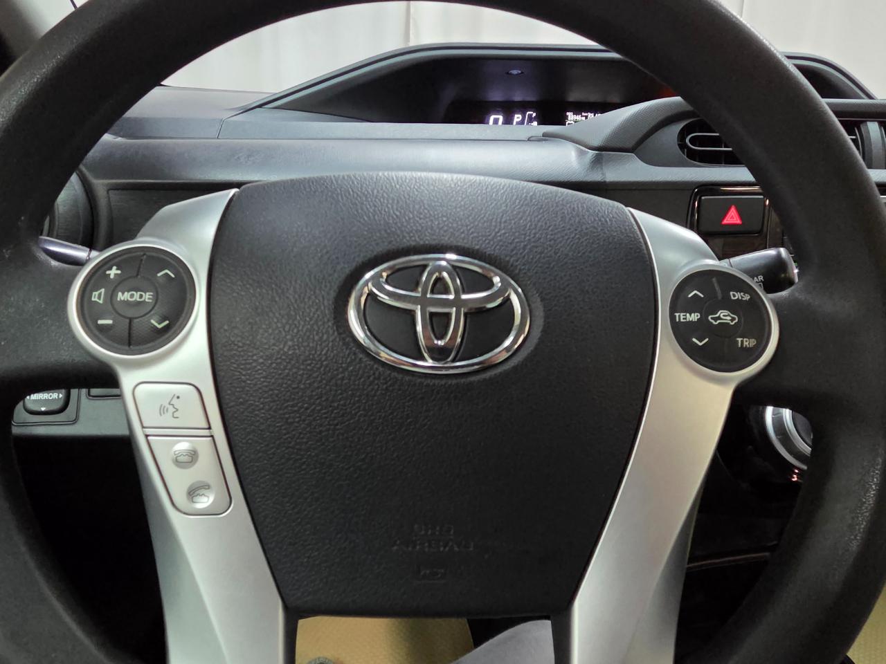 Toyota Prius c Four 2015