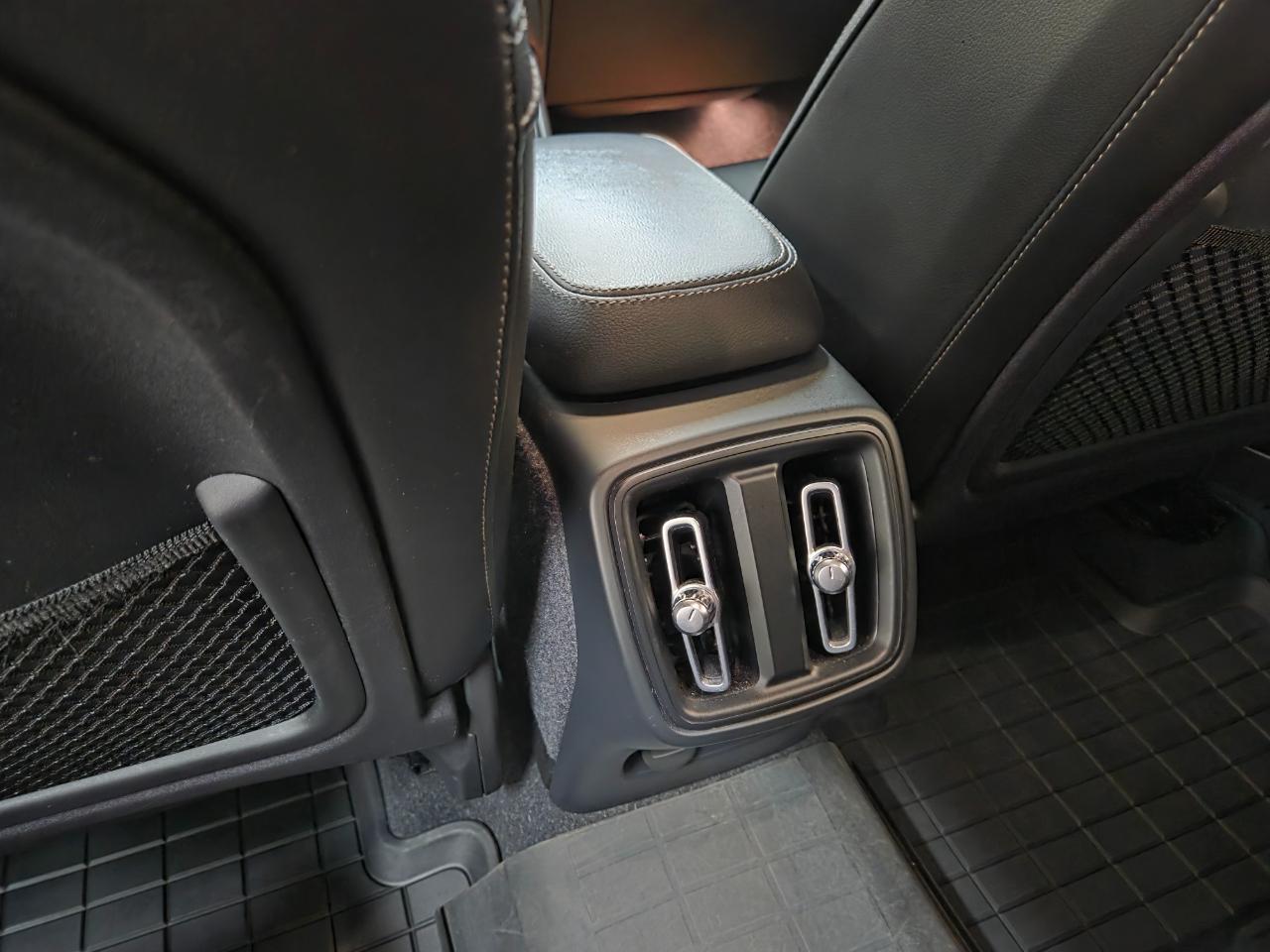 Volvo XC40 B5 Core AWD 2023