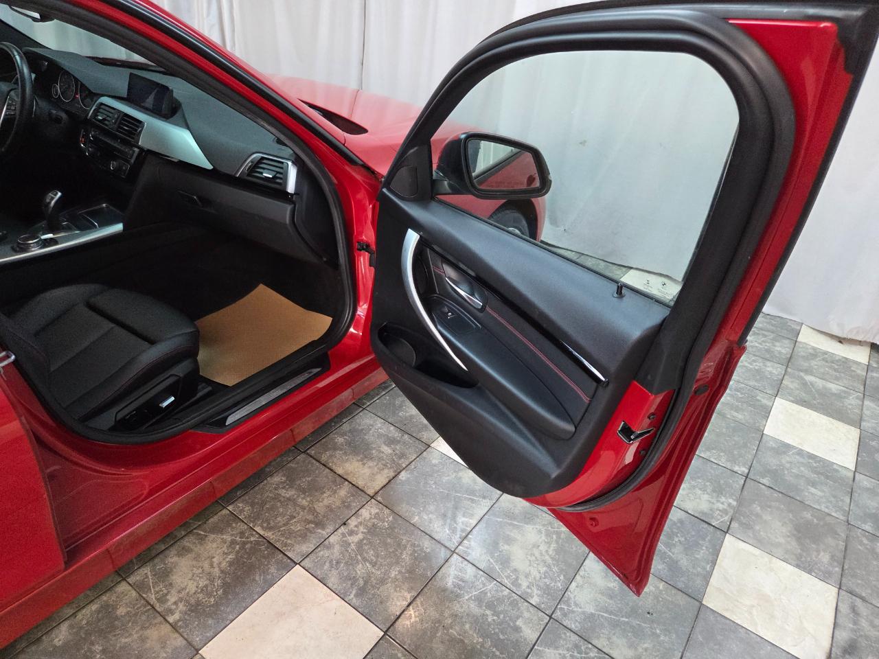 BMW 3-Series 328i xDrive Sedan 2016