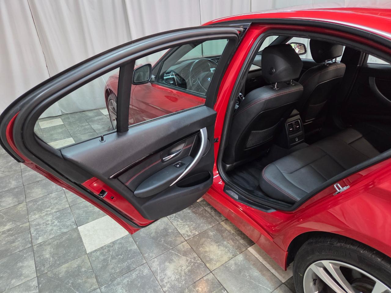 BMW 3-Series 328i xDrive Sedan 2016