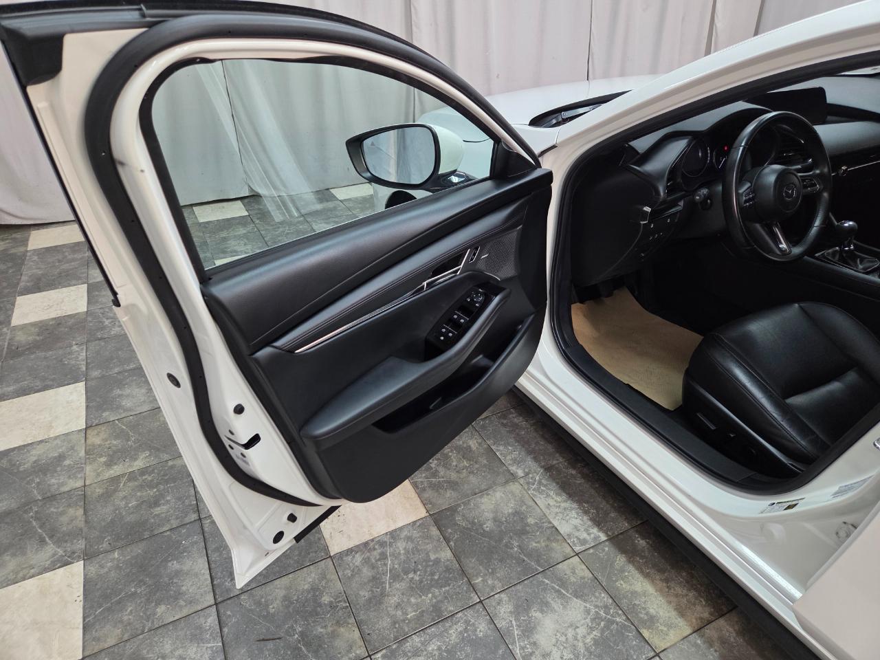 Mazda MAZDA3 Premium Hatchback 2022