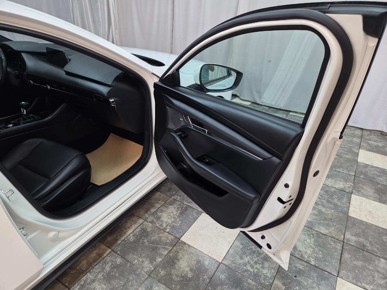 Mazda MAZDA3 Premium Hatchback 2022