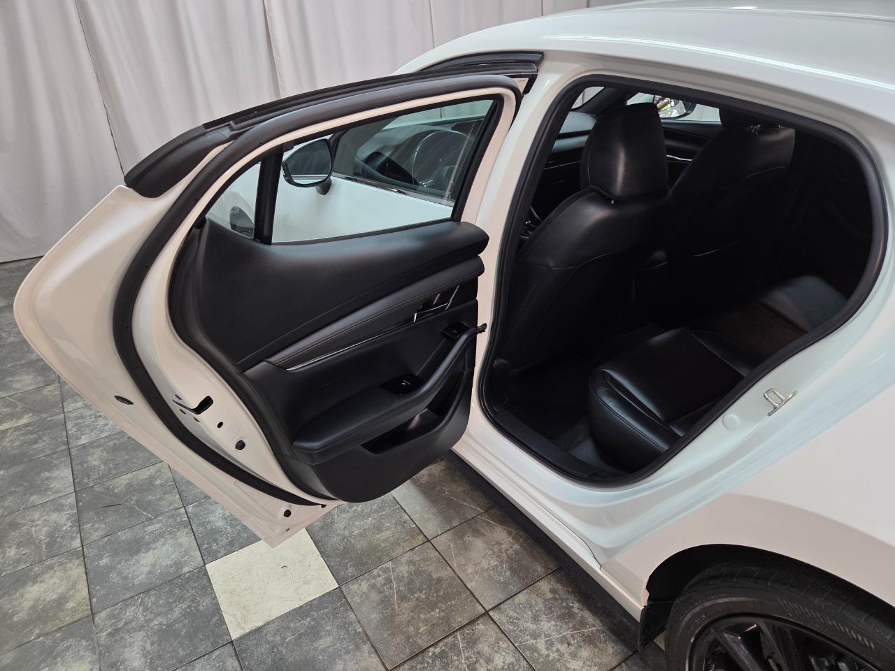 Mazda MAZDA3 Premium Hatchback 2022