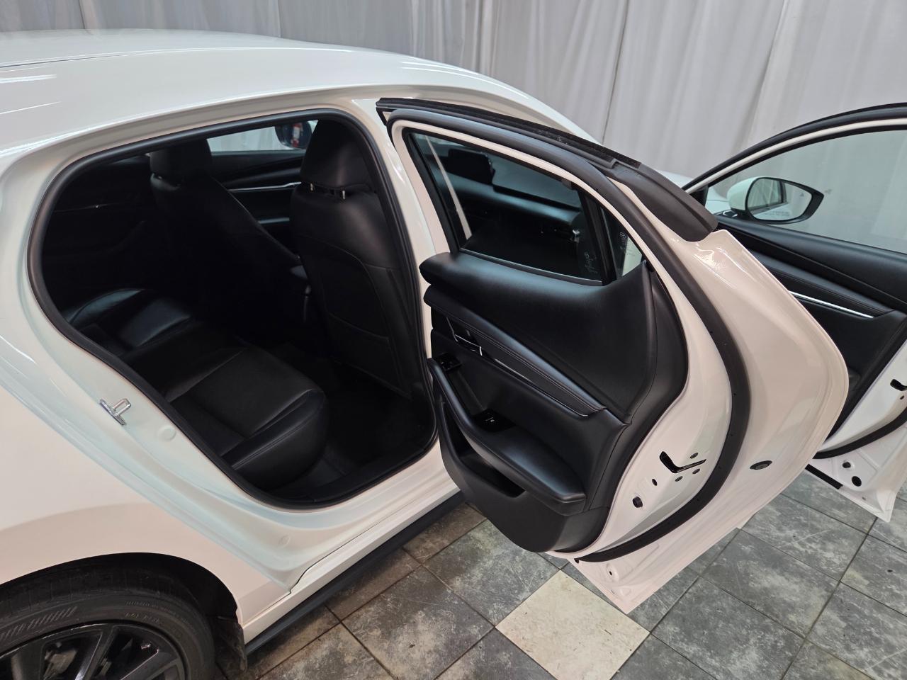 Mazda MAZDA3 Premium Hatchback 2022