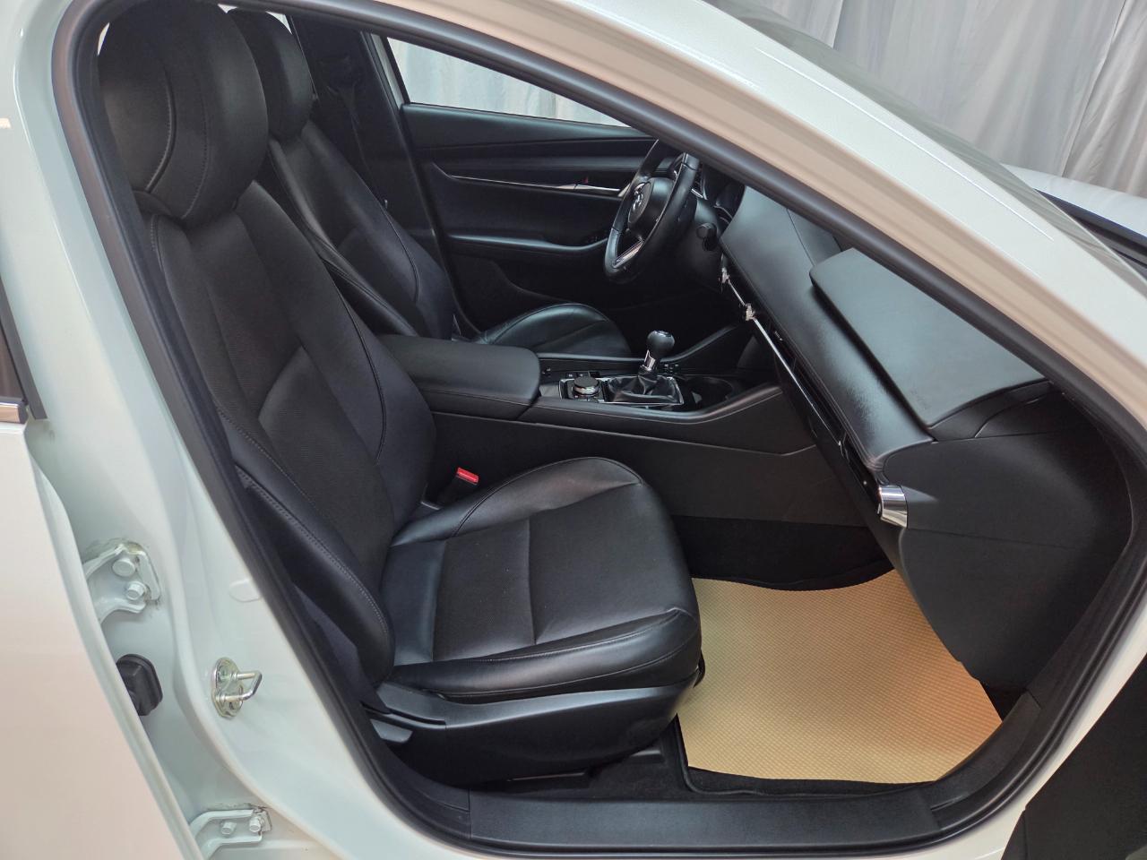 Mazda MAZDA3 Premium Hatchback 2022