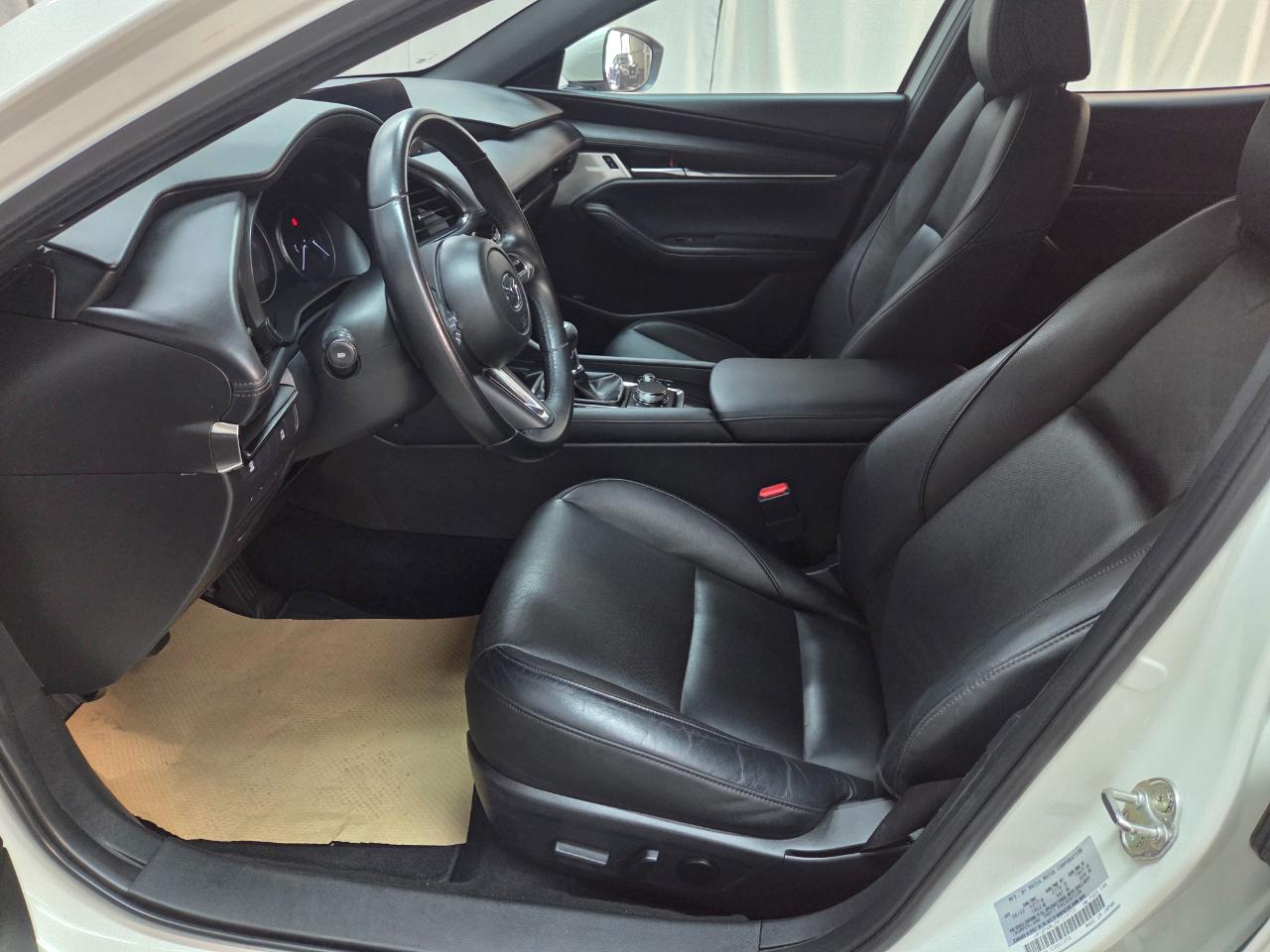 Mazda MAZDA3 Premium Hatchback 2022