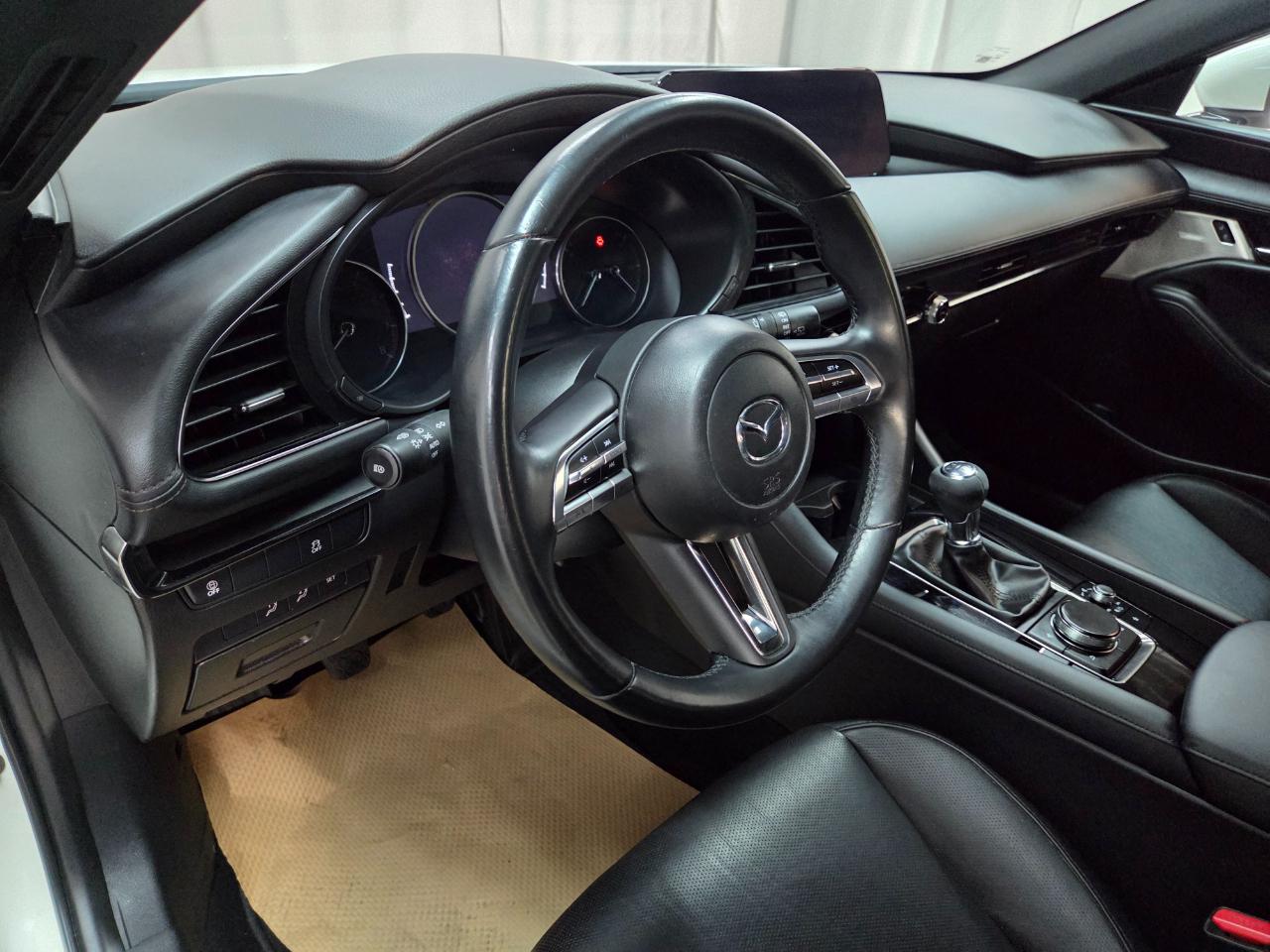 Mazda MAZDA3 Premium Hatchback 2022