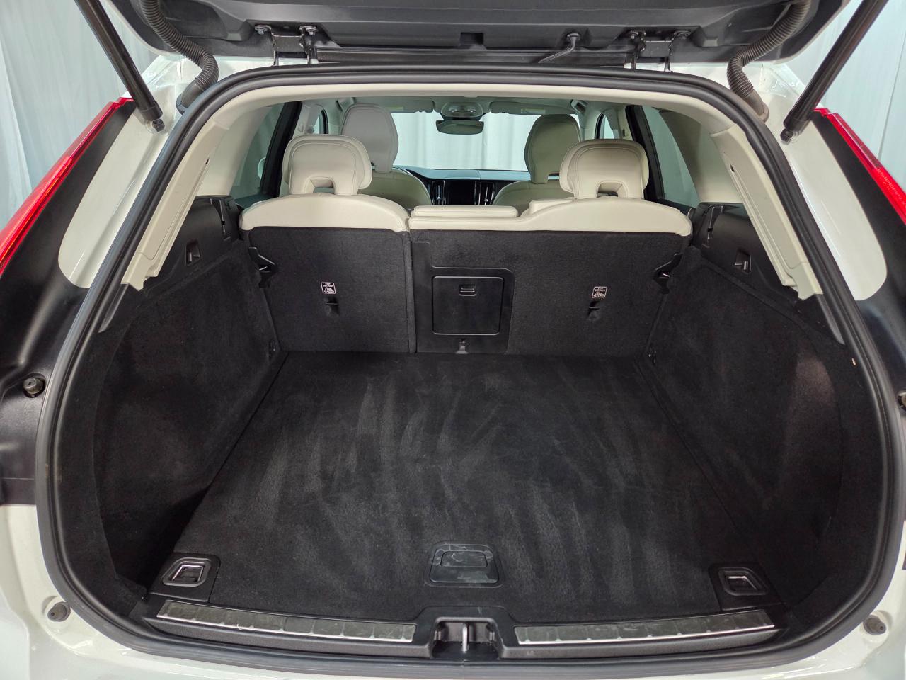 Volvo XC60 T8 Momentum Hybrid AWD 2022