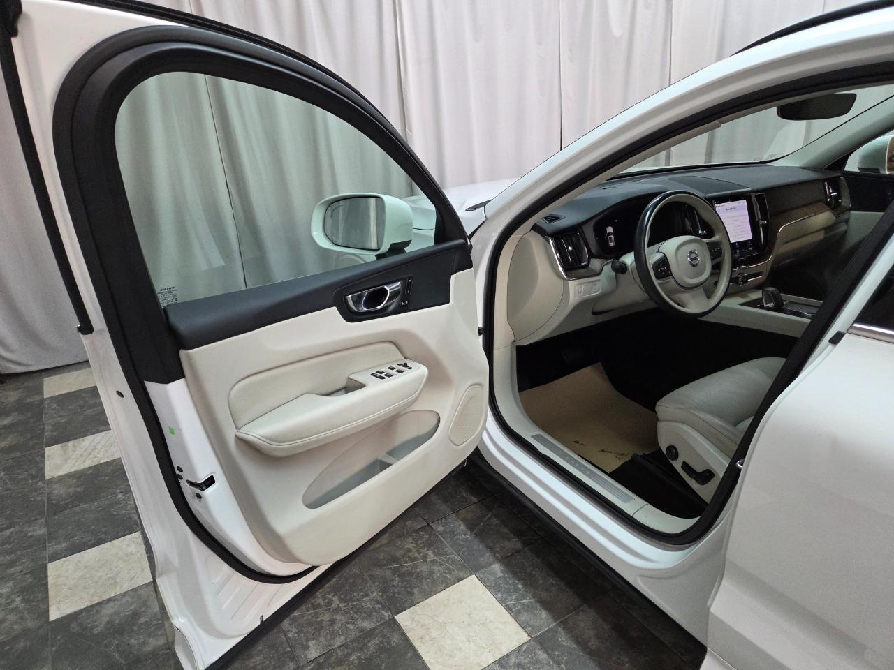 Volvo XC60 T8 Momentum Hybrid AWD 2022