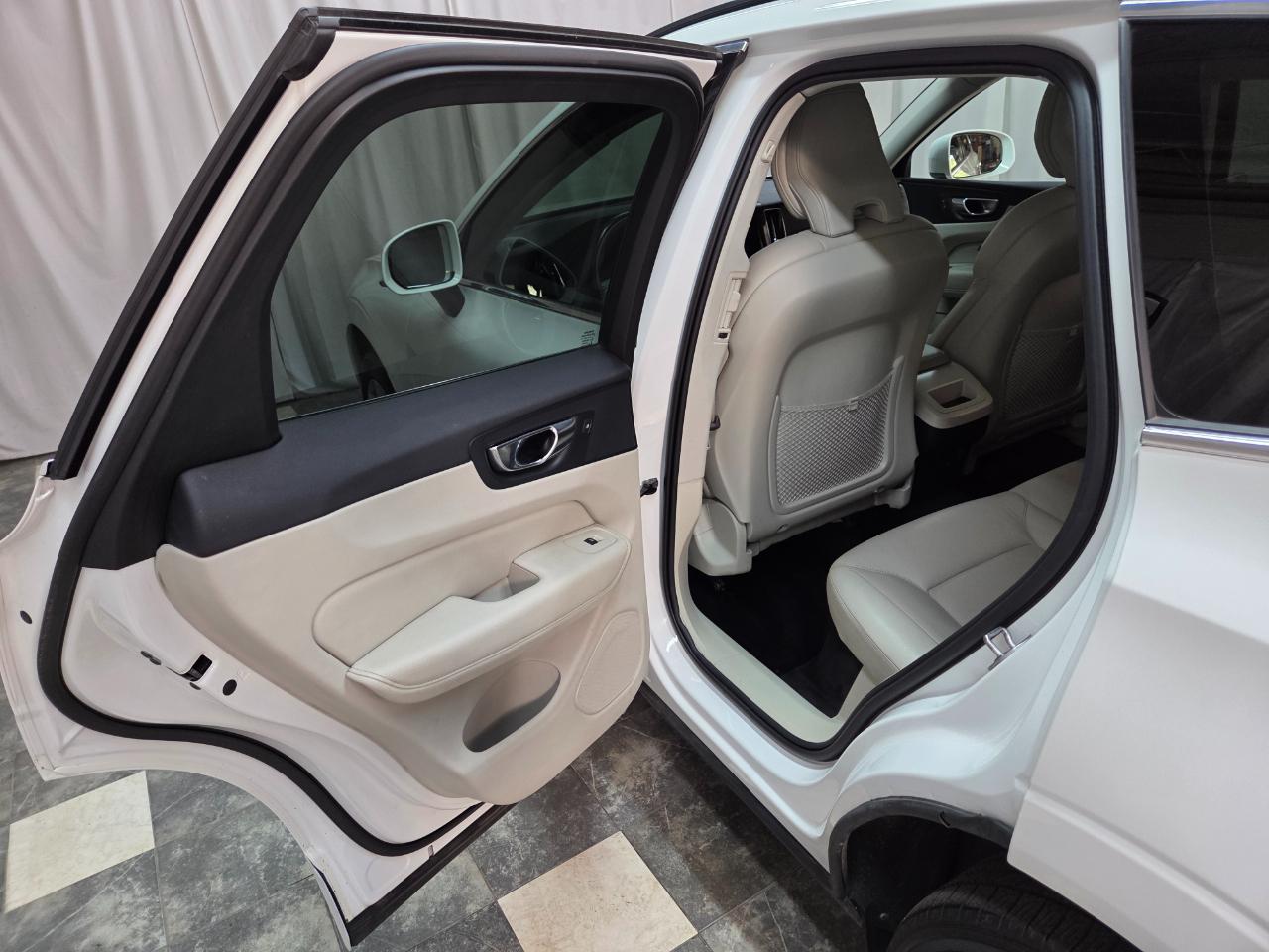 Volvo XC60 T8 Momentum Hybrid AWD 2022