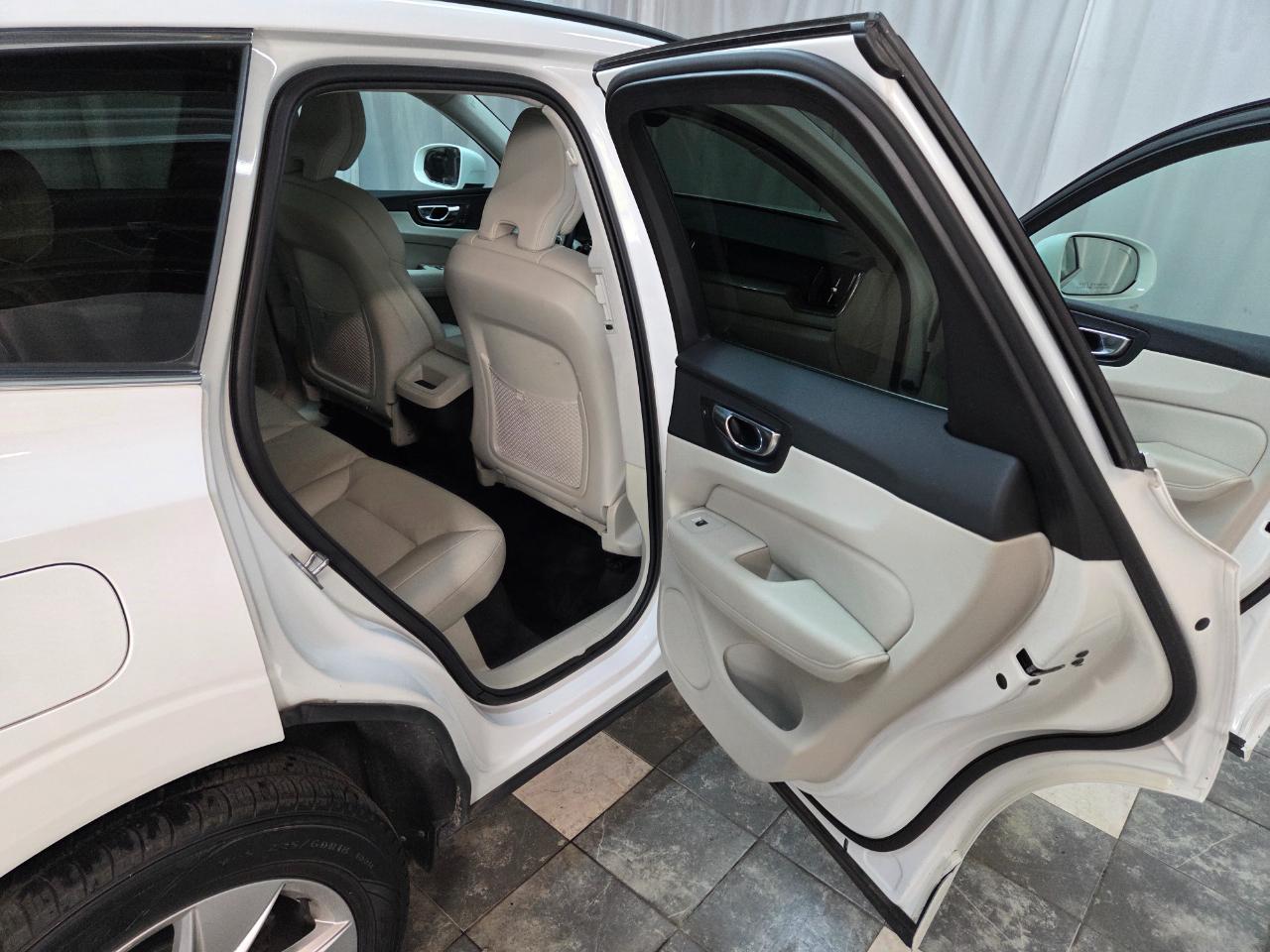 Volvo XC60 T8 Momentum Hybrid AWD 2022