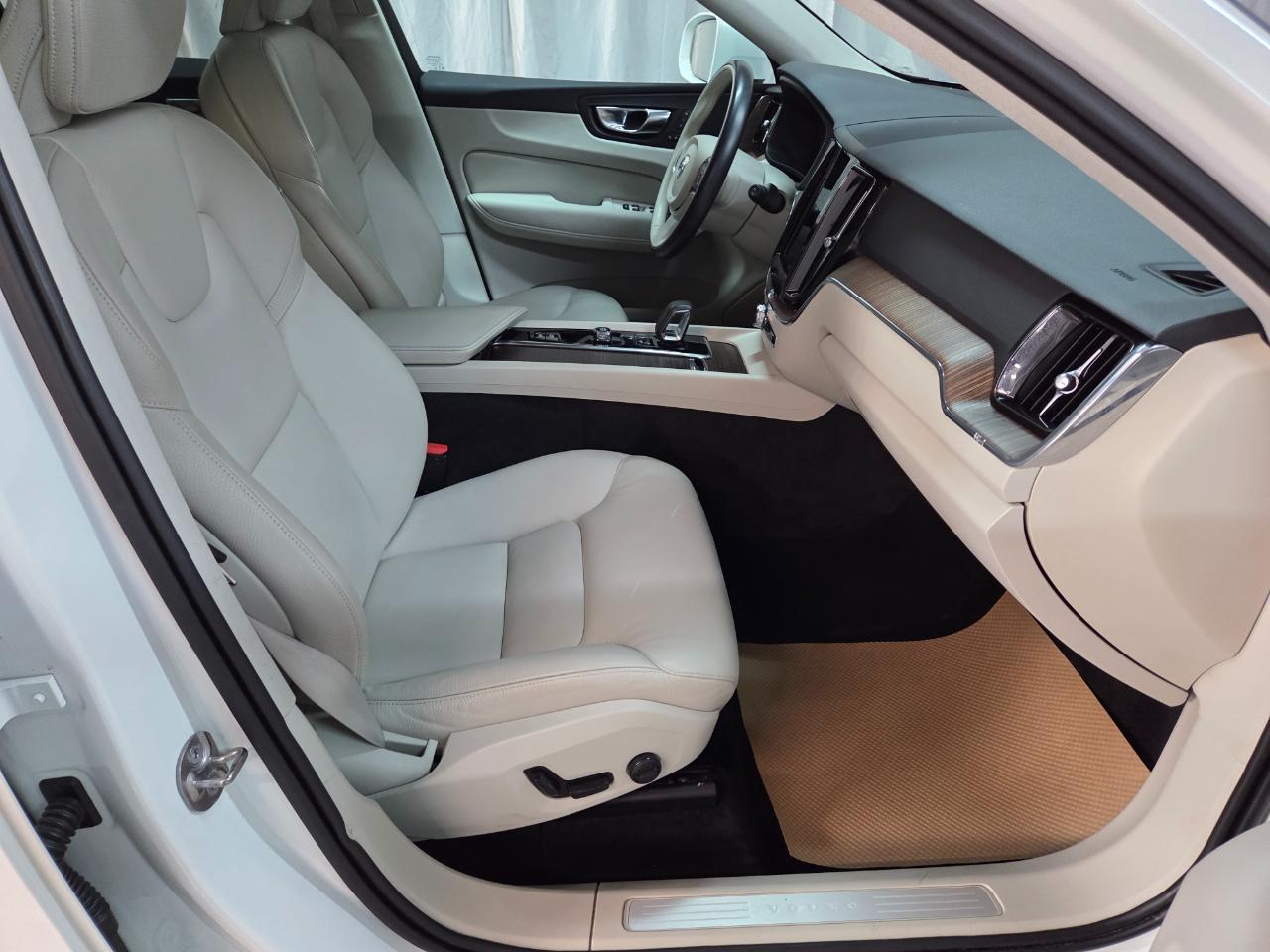 Volvo XC60 T8 Momentum Hybrid AWD 2022