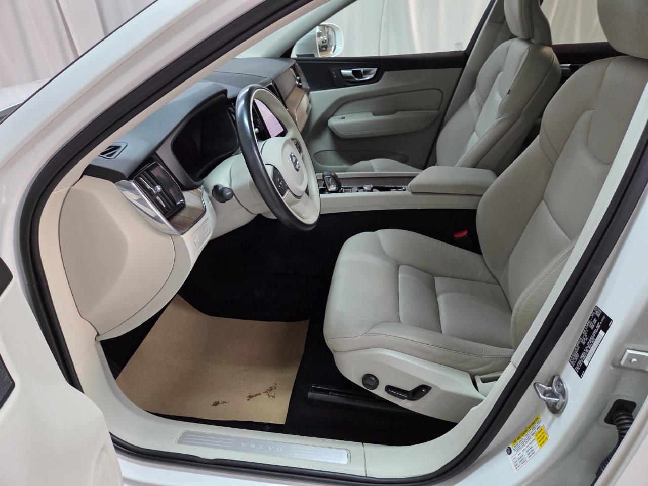 Volvo XC60 T8 Momentum Hybrid AWD 2022