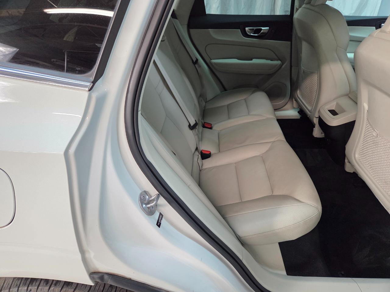 Volvo XC60 T8 Momentum Hybrid AWD 2022