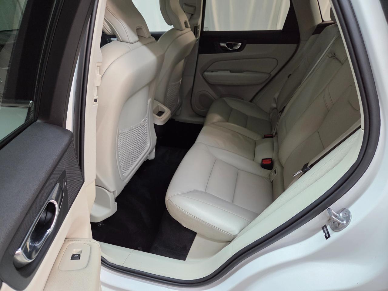 Volvo XC60 T8 Momentum Hybrid AWD 2022