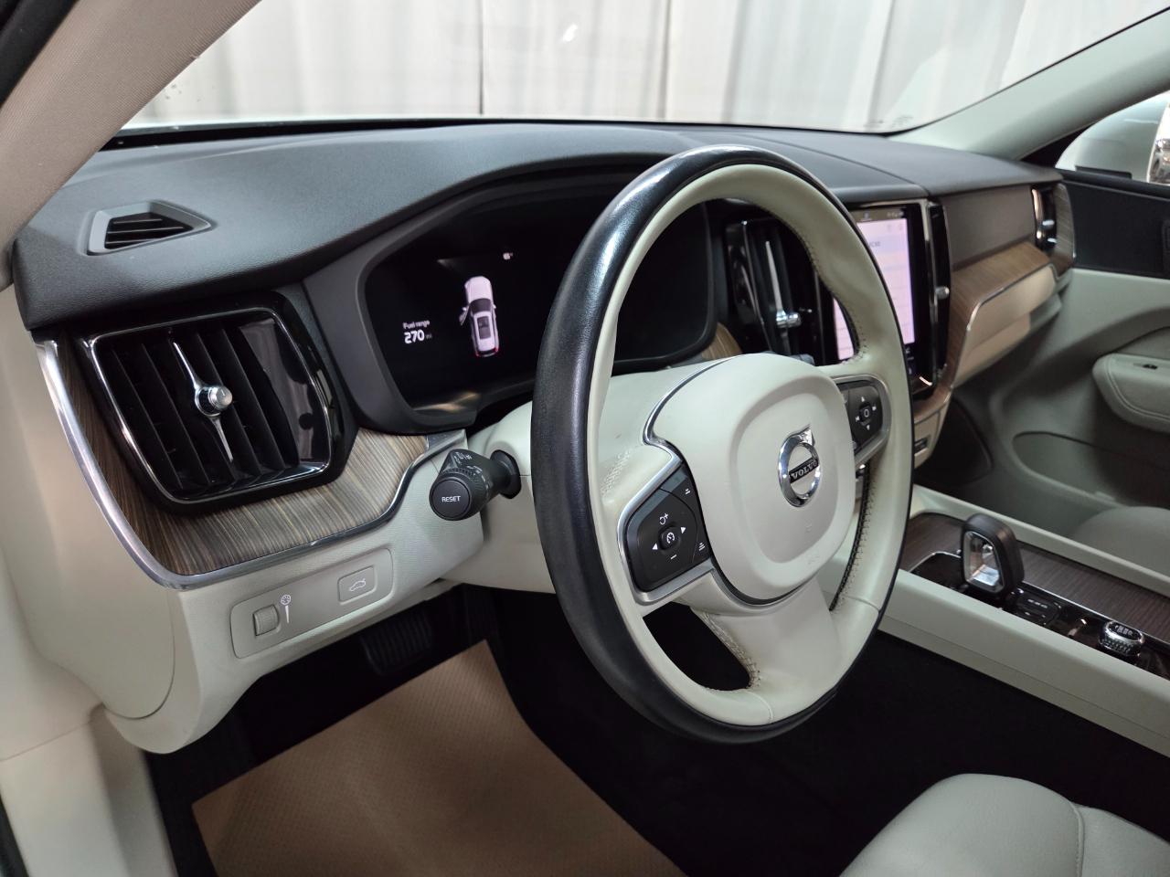 Volvo XC60 T8 Momentum Hybrid AWD 2022