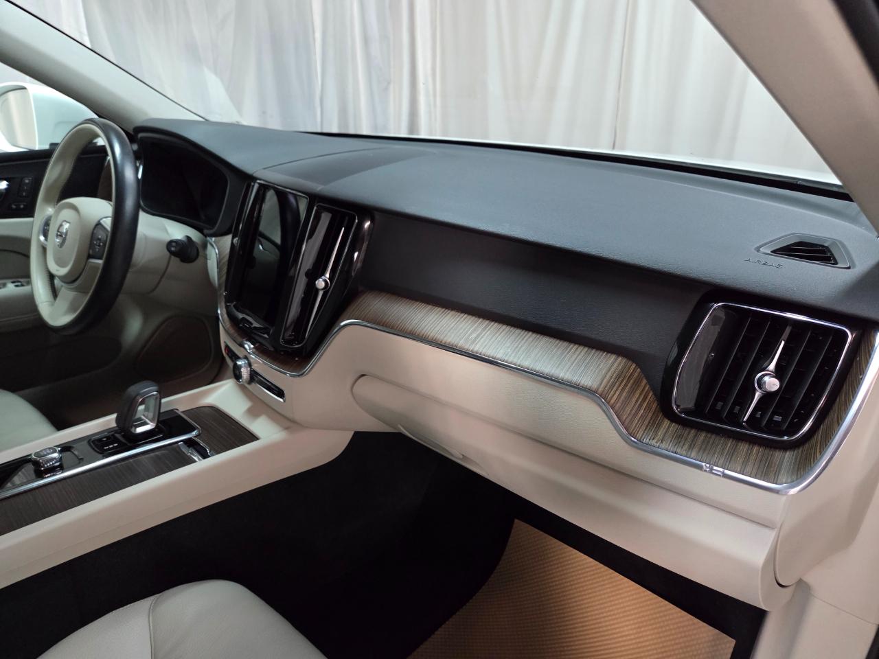 Volvo XC60 T8 Momentum Hybrid AWD 2022
