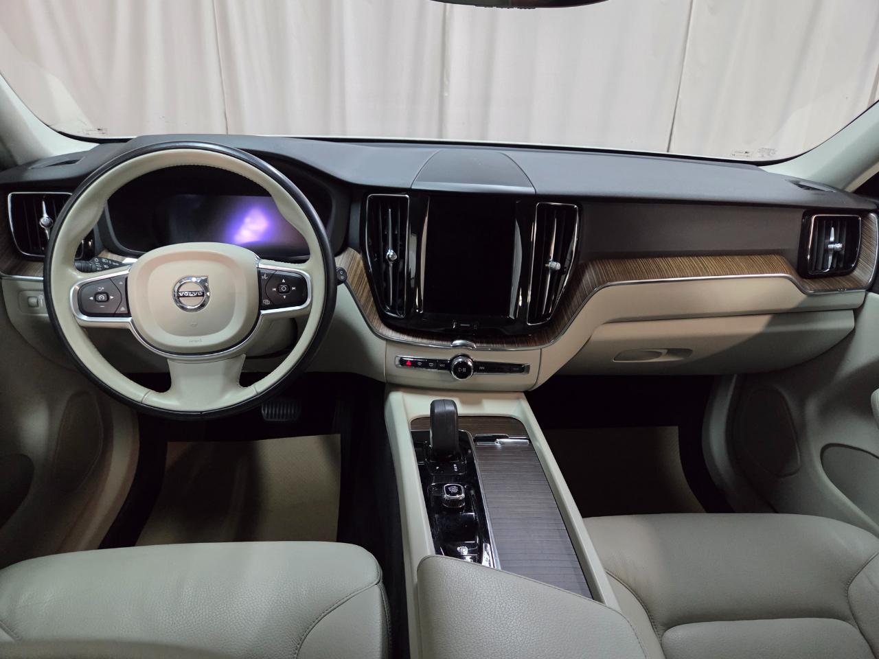 Volvo XC60 T8 Momentum Hybrid AWD 2022