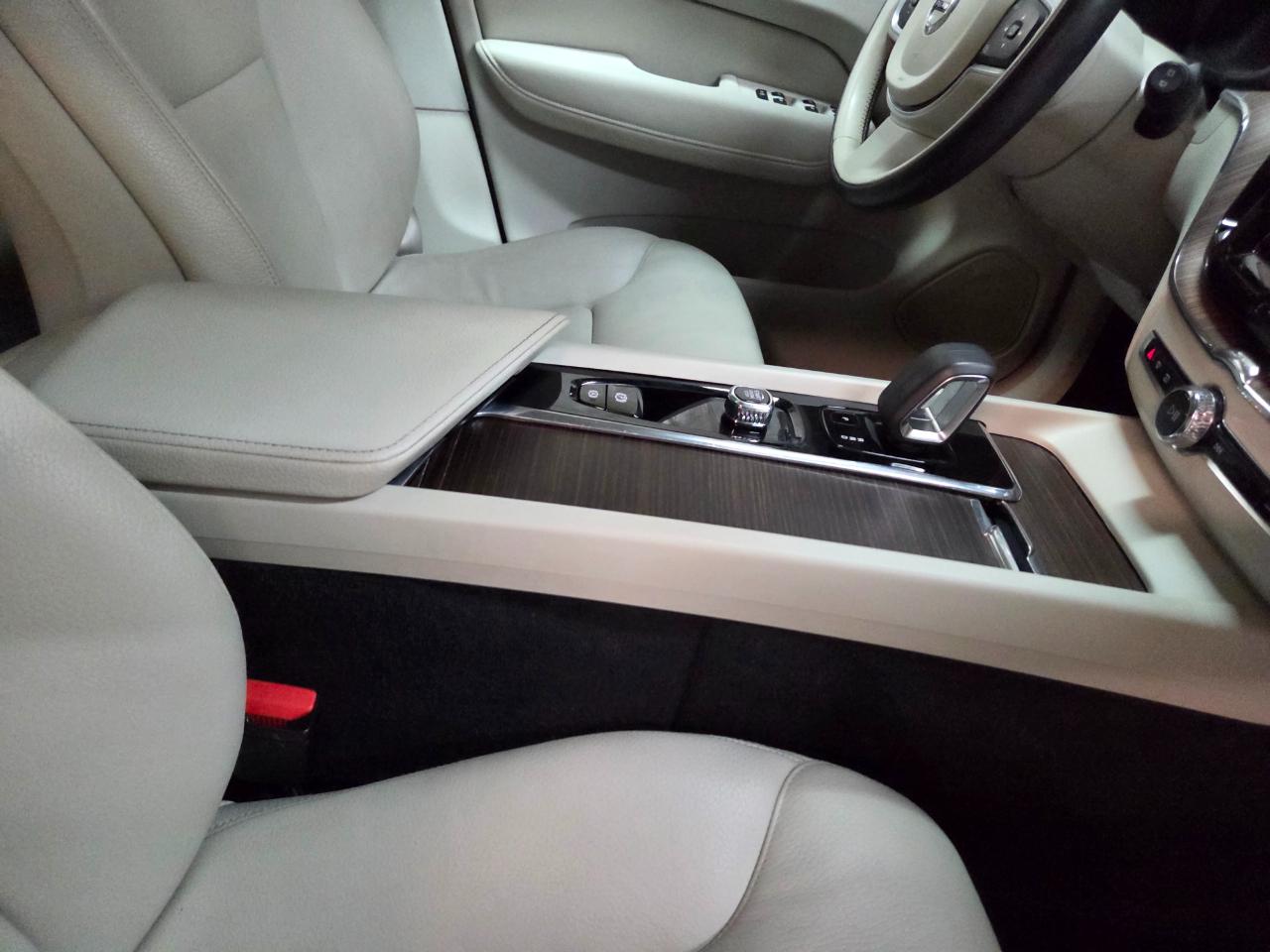 Volvo XC60 T8 Momentum Hybrid AWD 2022