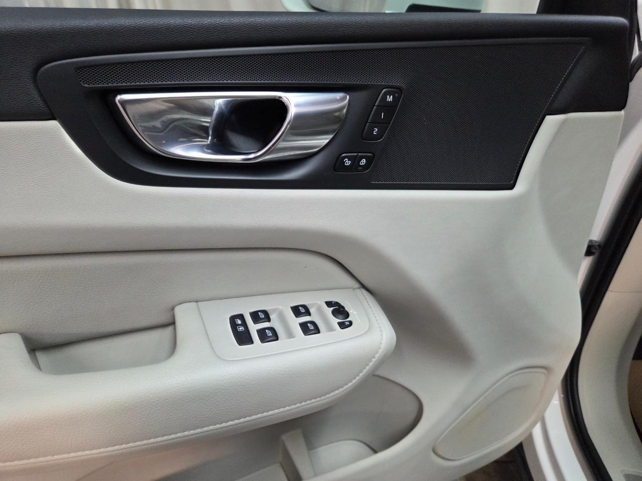 Volvo XC60 T8 Momentum Hybrid AWD 2022
