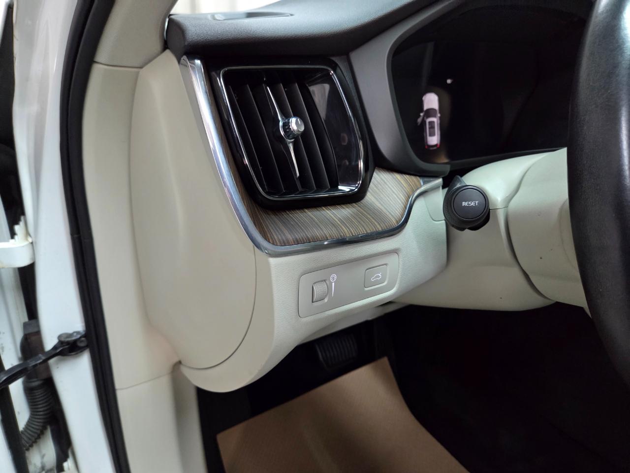 Volvo XC60 T8 Momentum Hybrid AWD 2022