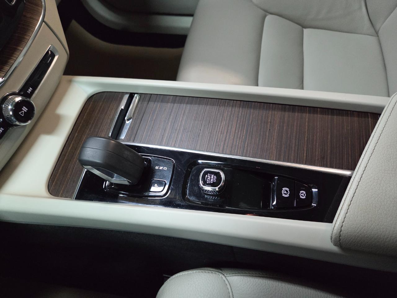 Volvo XC60 T8 Momentum Hybrid AWD 2022