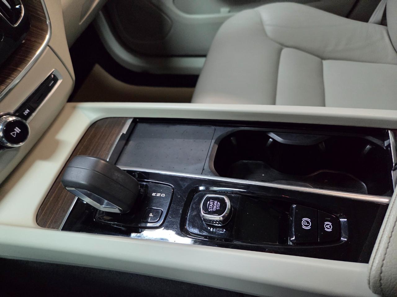 Volvo XC60 T8 Momentum Hybrid AWD 2022