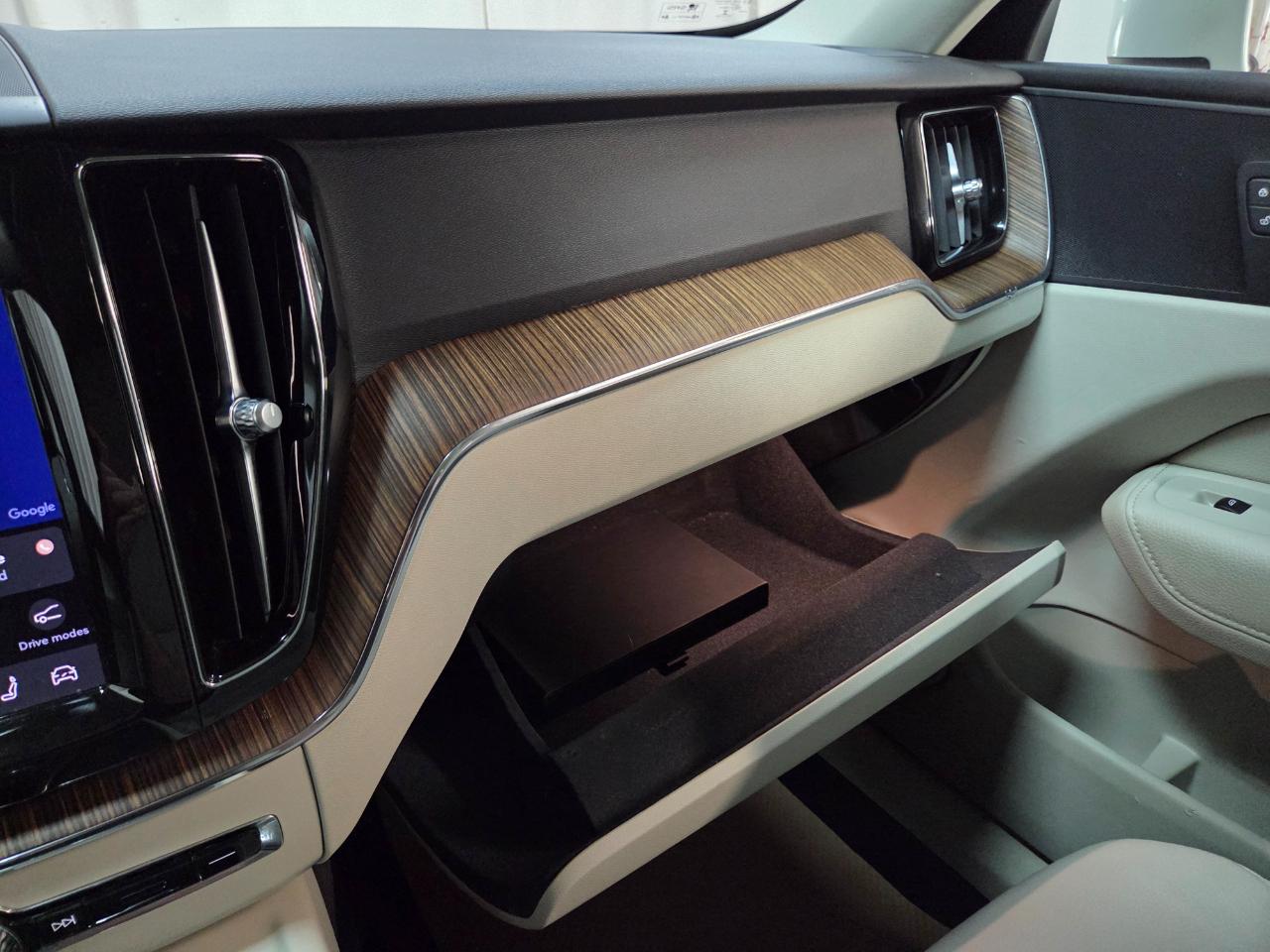 Volvo XC60 T8 Momentum Hybrid AWD 2022