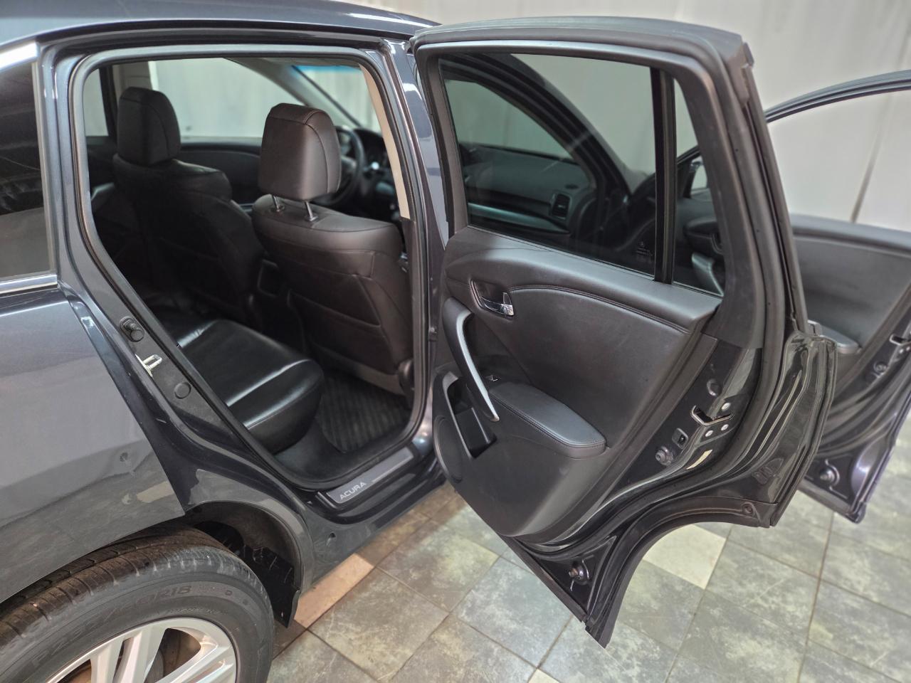 Acura RDX 6-Spd AT AWD w/ Technology Package 2015