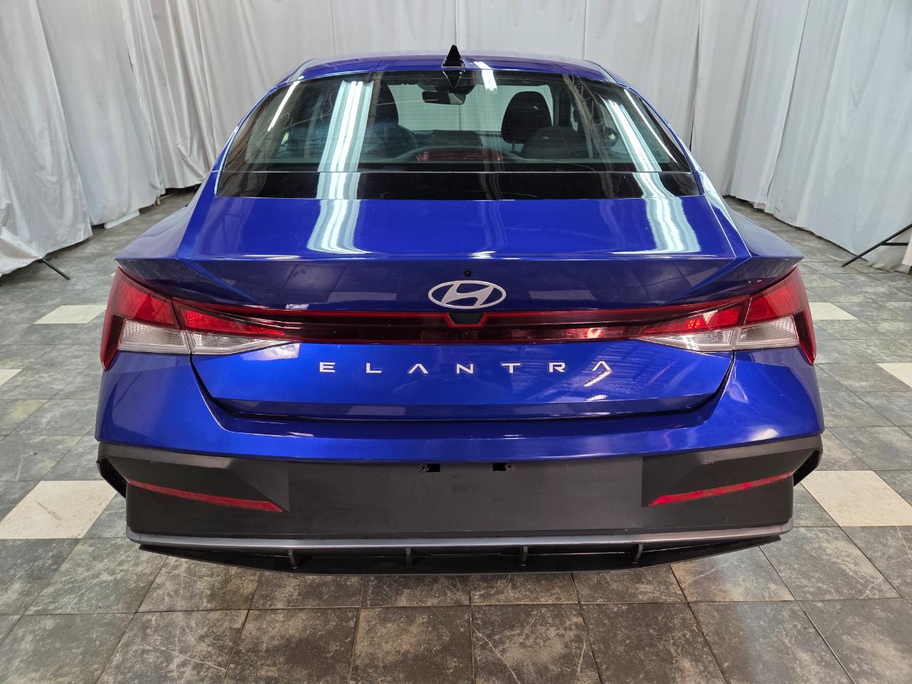 Hyundai Elantra SE 2024