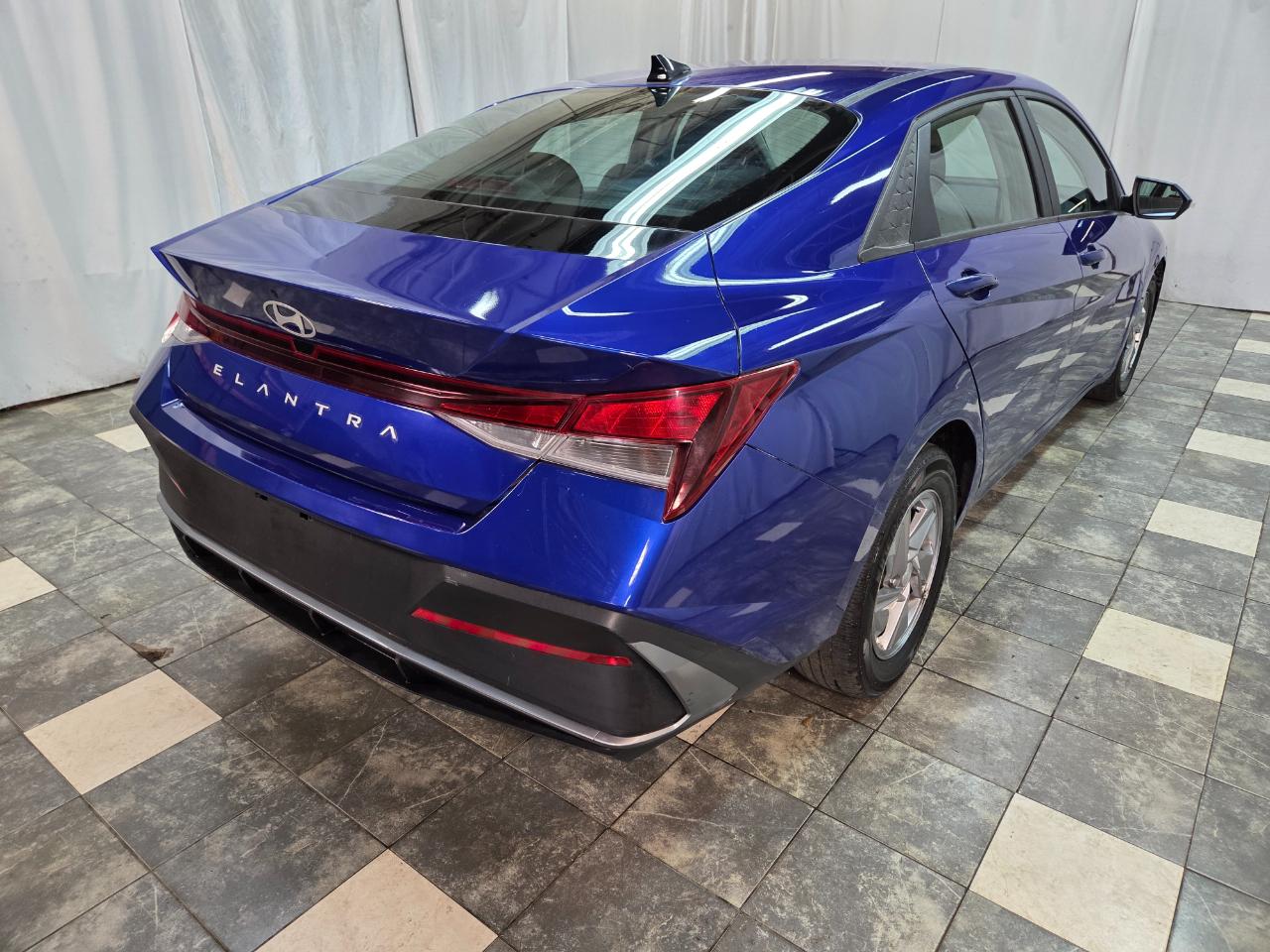 Hyundai Elantra SE 2024