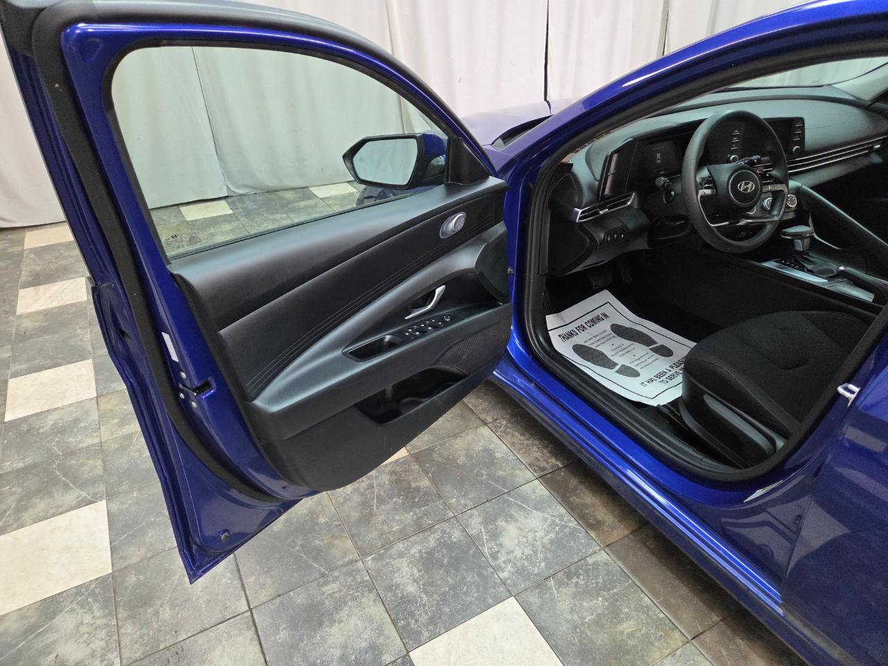 Hyundai Elantra SE 2024
