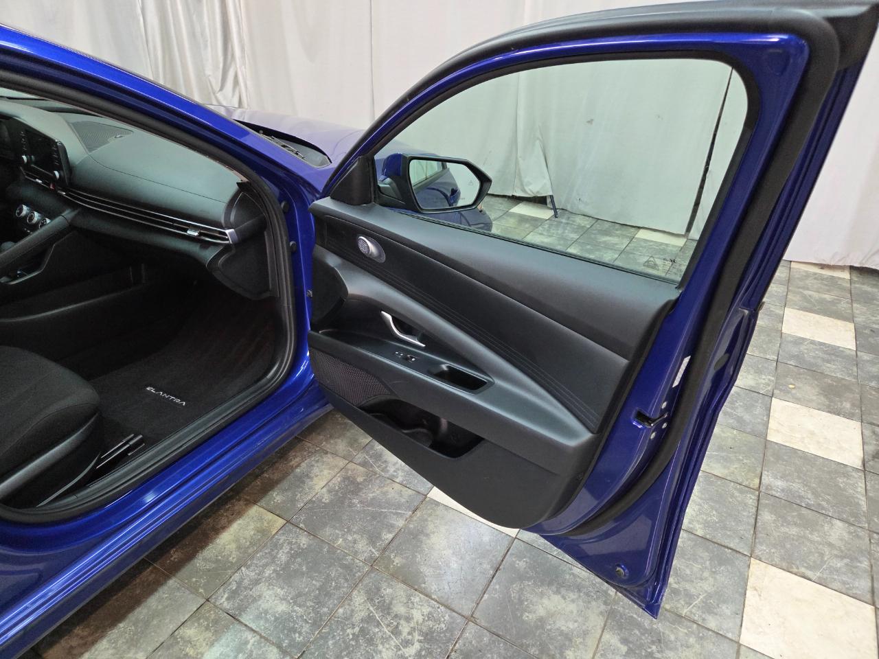 Hyundai Elantra SE 2024