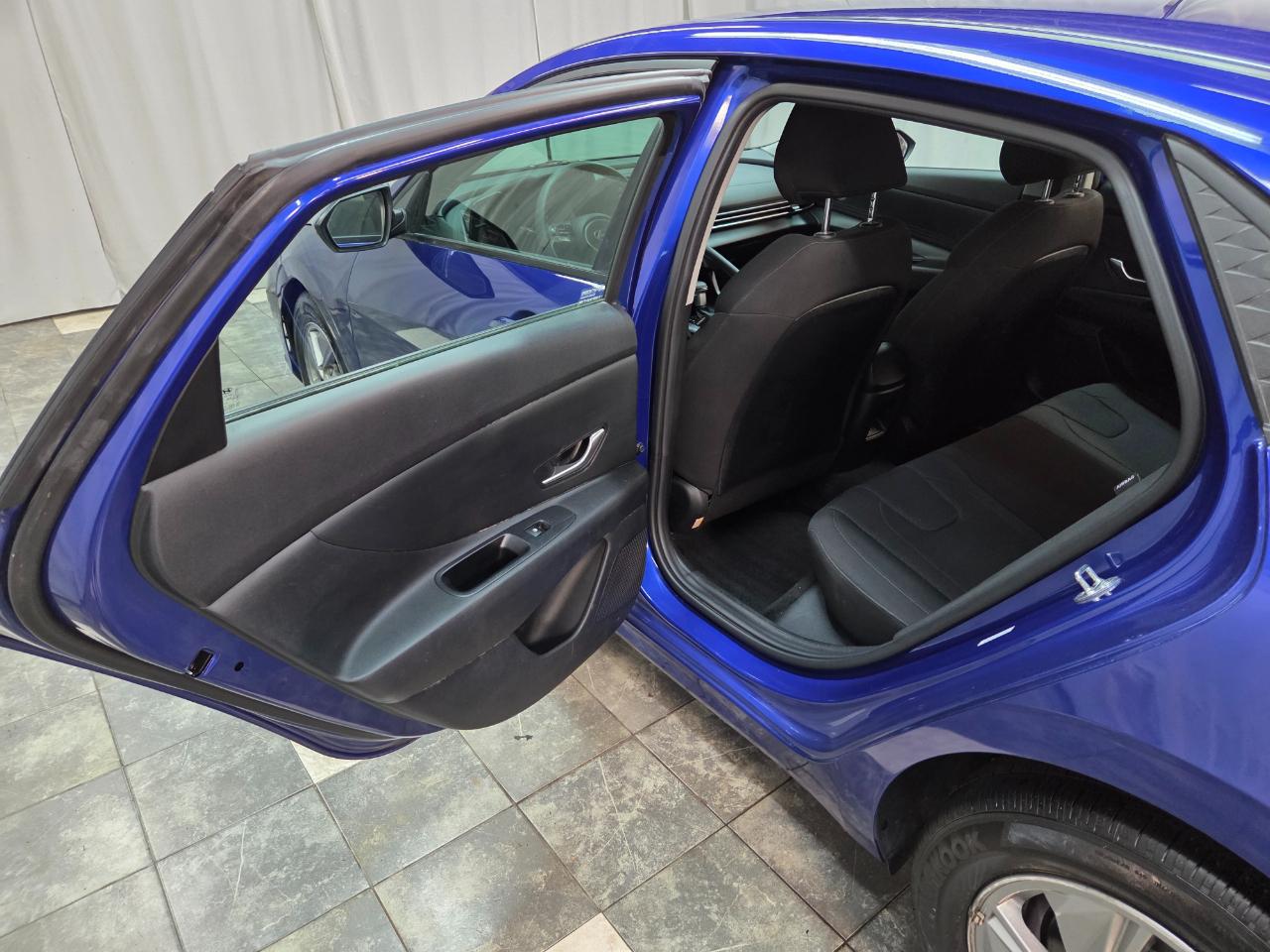 Hyundai Elantra SE 2024