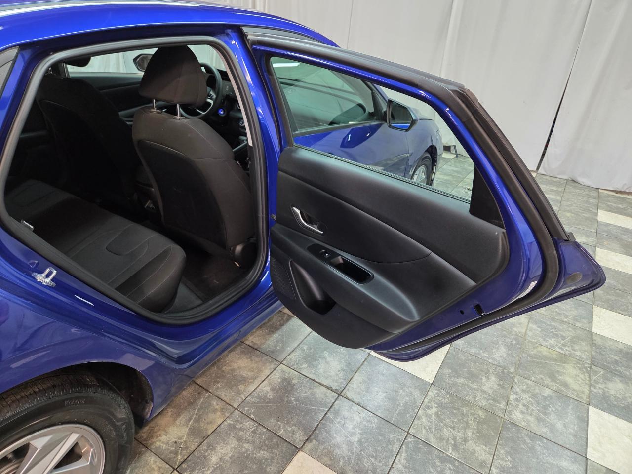 Hyundai Elantra SE 2024