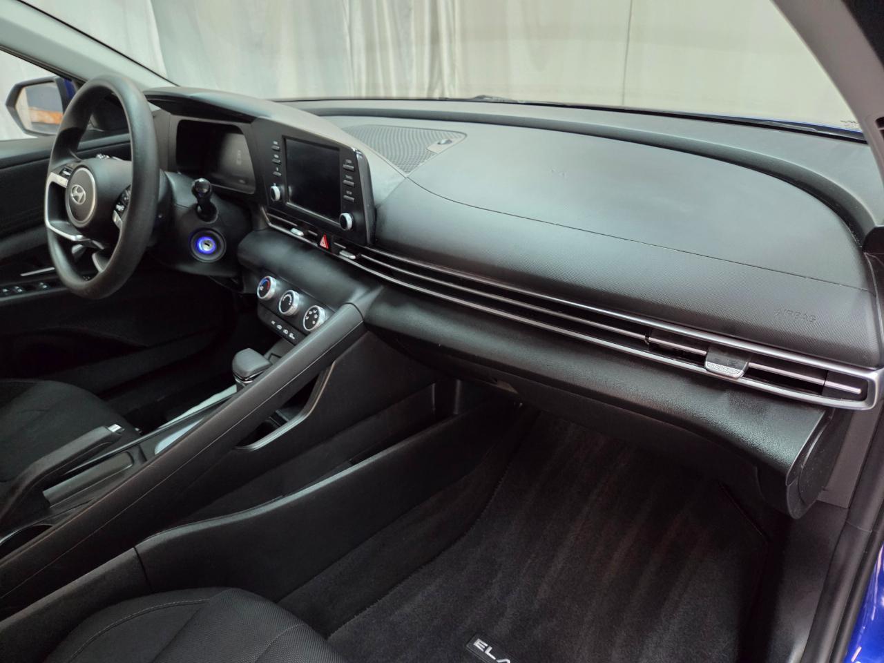 Hyundai Elantra SE 2024