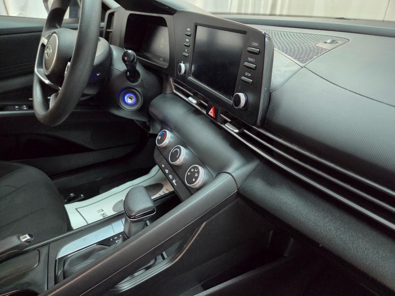 Hyundai Elantra SE 2024