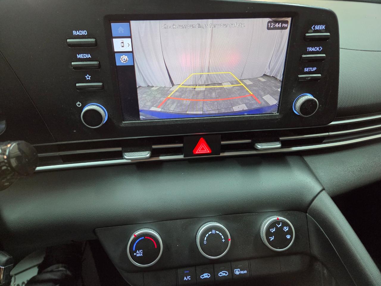 Hyundai Elantra SE 2024