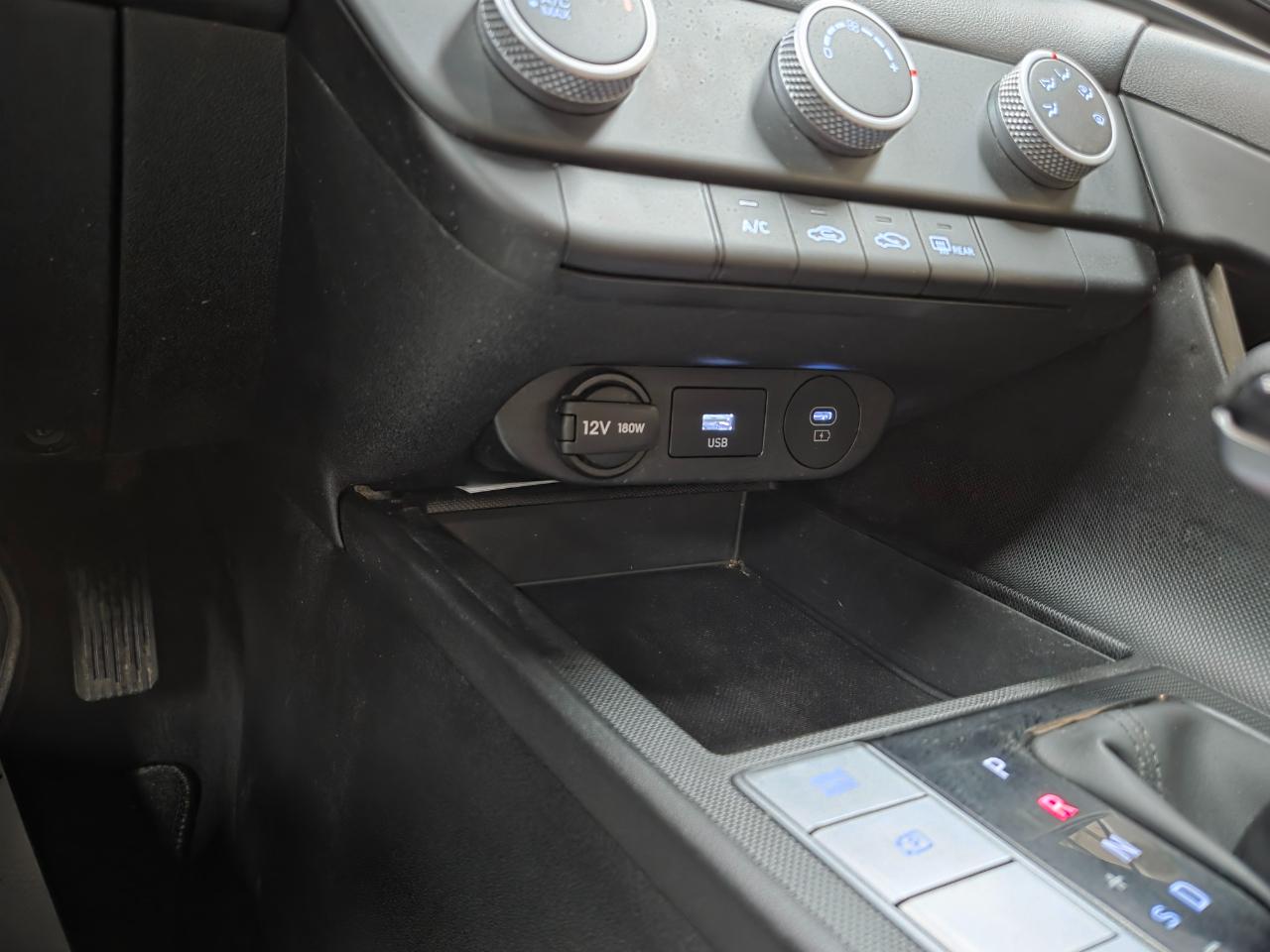 Hyundai Elantra SE 2024