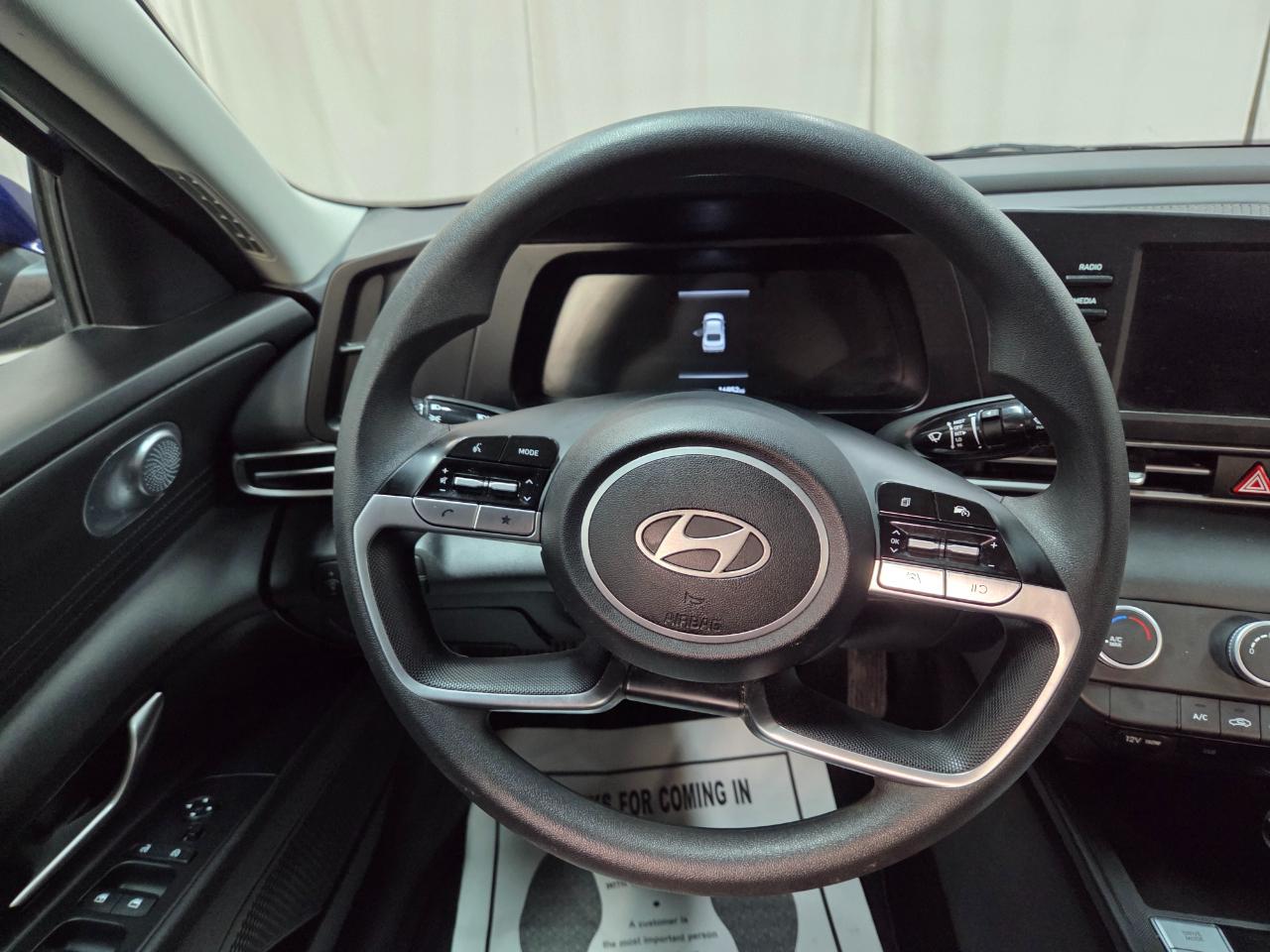 Hyundai Elantra SE 2024