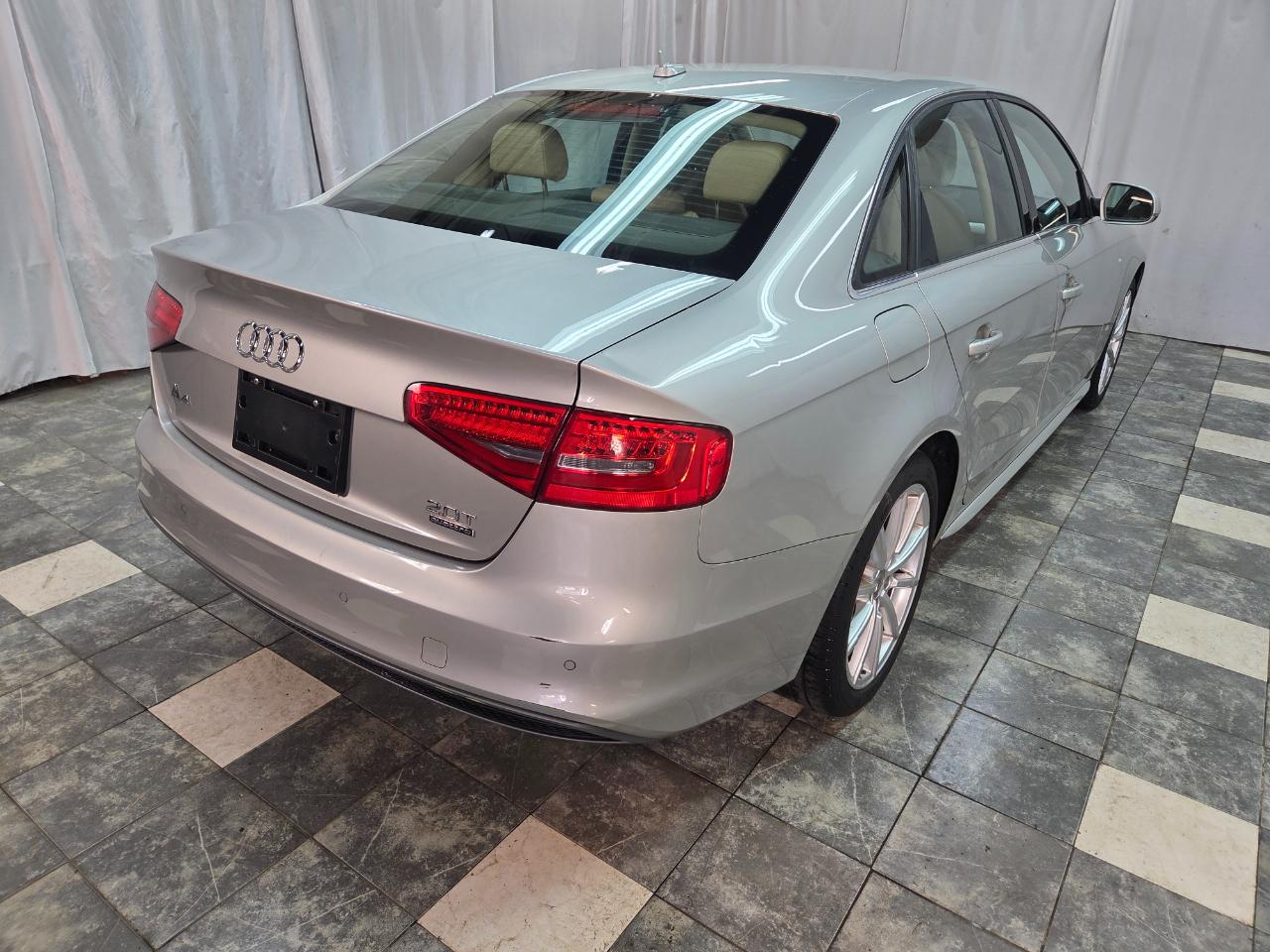 Audi A4 2.0T Sedan quattro Tiptronic 2015