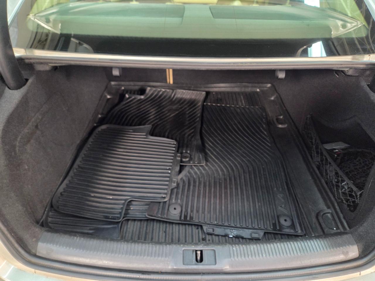 Audi A4 2.0T Sedan quattro Tiptronic 2015