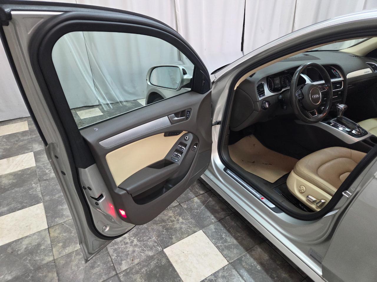 Audi A4 2.0T Sedan quattro Tiptronic 2015