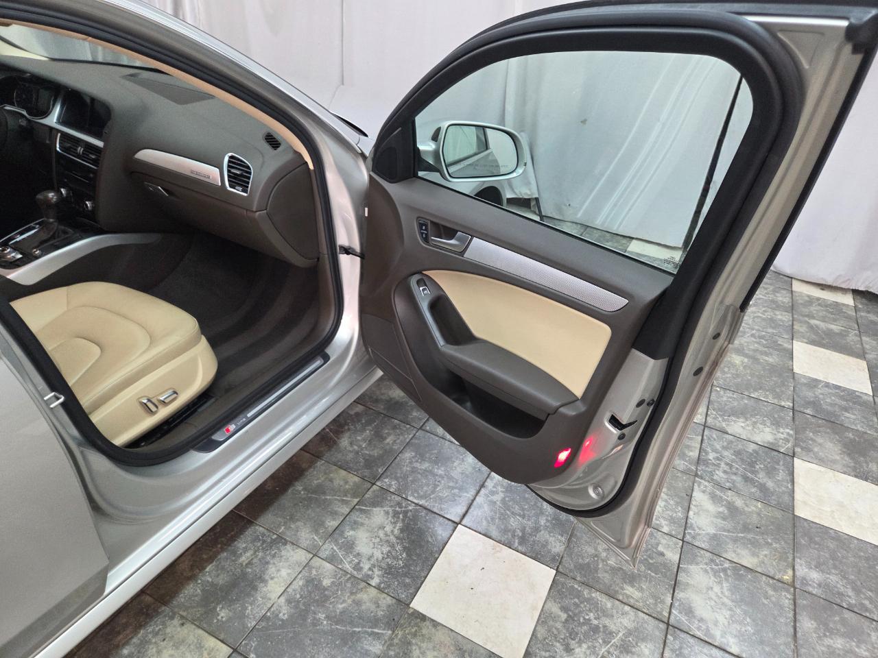 Audi A4 2.0T Sedan quattro Tiptronic 2015