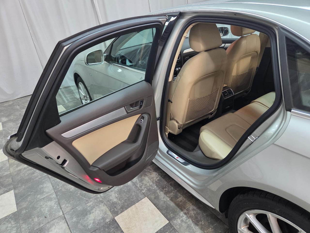 Audi A4 2.0T Sedan quattro Tiptronic 2015