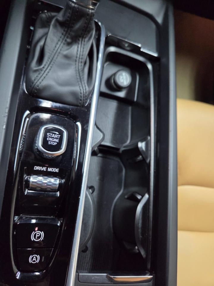 Volvo XC60 T6 Momentum AWD 2020