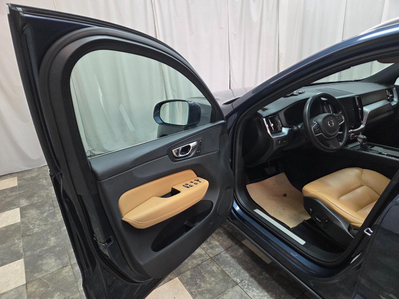 Volvo XC60 T5 Momentum AWD 2020